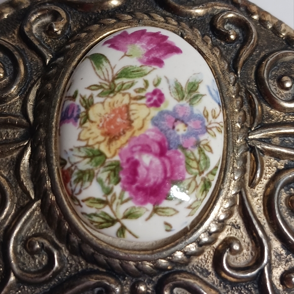 Vintage Enameled Cabochon, Heart Jewel Box, Metal Trinket Box, Rose Cabochon - Picture 6 of 6